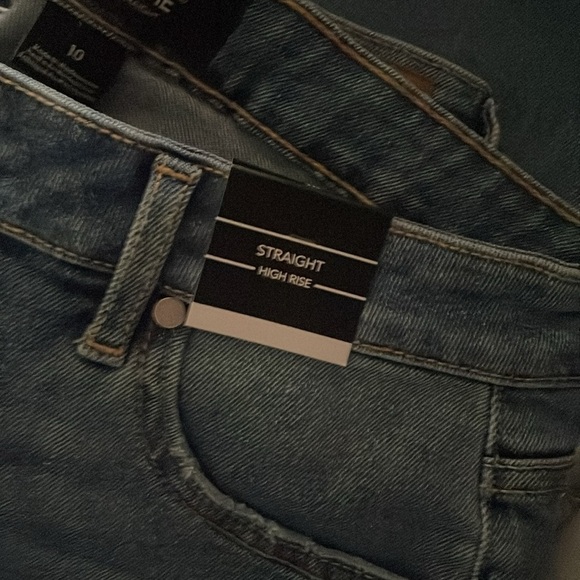 NEW-JORDACHE  Classic 
Women’s Straight- High Rise Jeans
Stretchy and soft - Picture 8 of 10